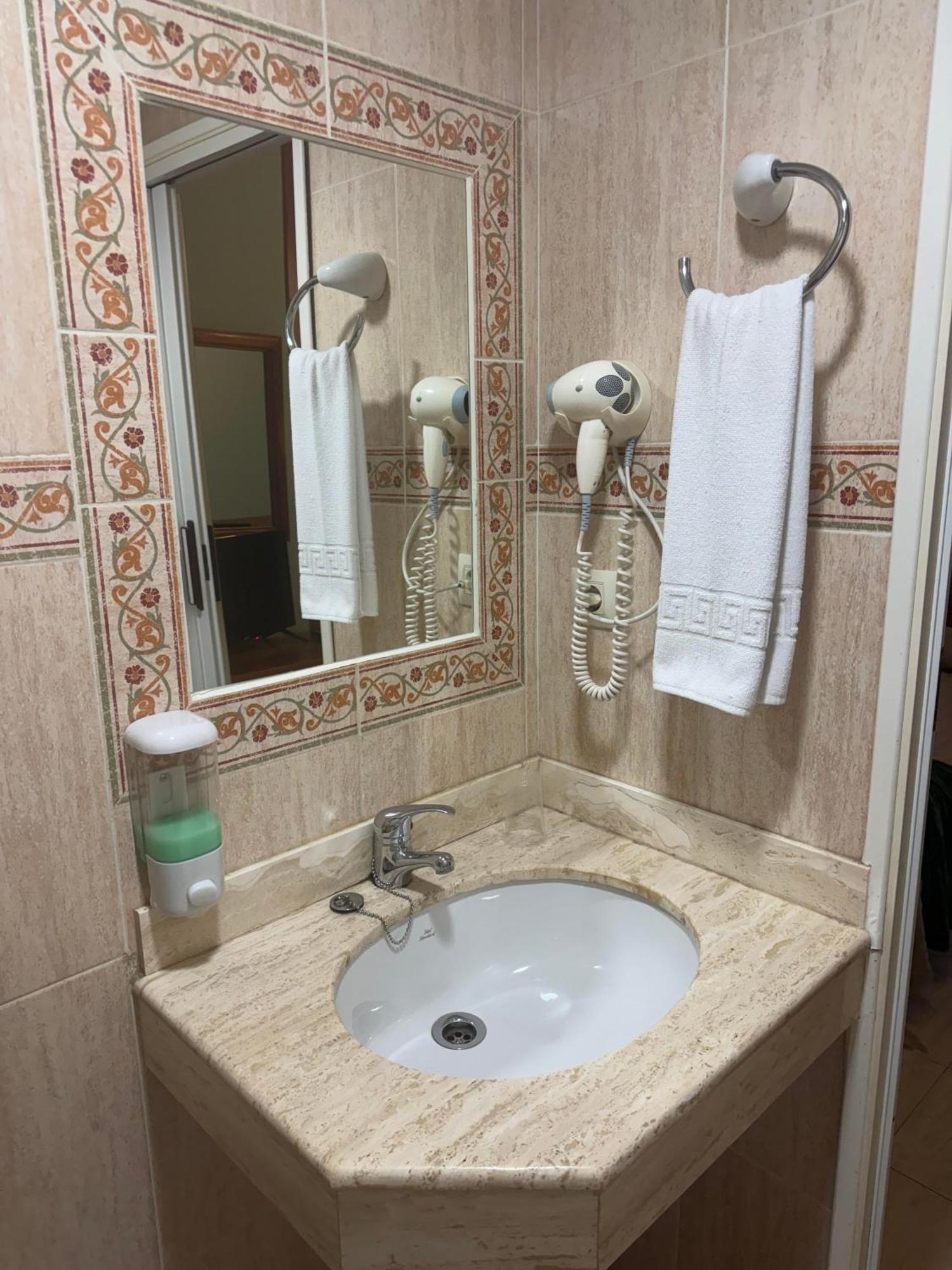 Hostal Joaquin Las Ventas con Pena Aguilera Экстерьер фото
